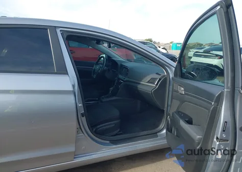 2017 Hyundai Elantra Value Edition z USA, uszkodzony, nr VIN 5NPD84LF9HH187691